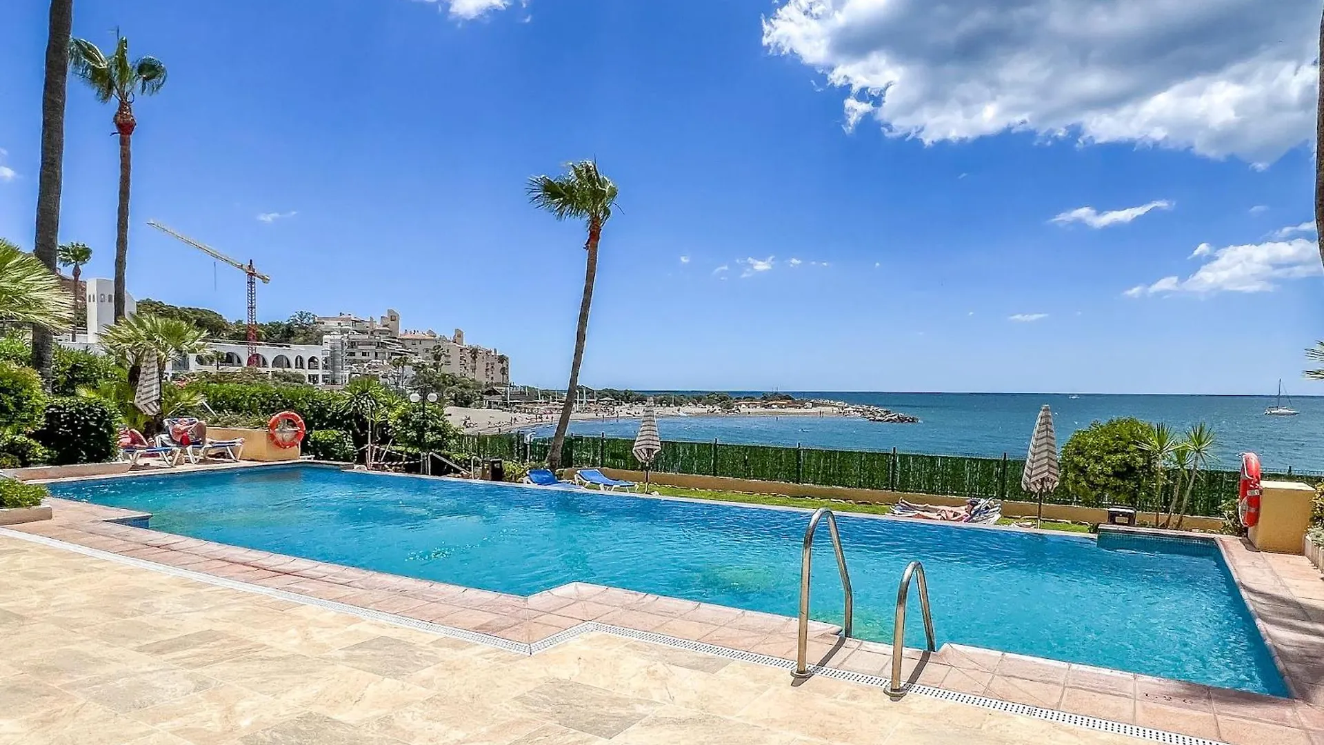 Hanami El Coral Beach location
